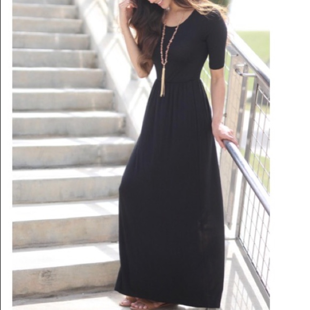 ✨RESTOCKED ✨Black long side pocket maxi dress - Picture 3 of 8